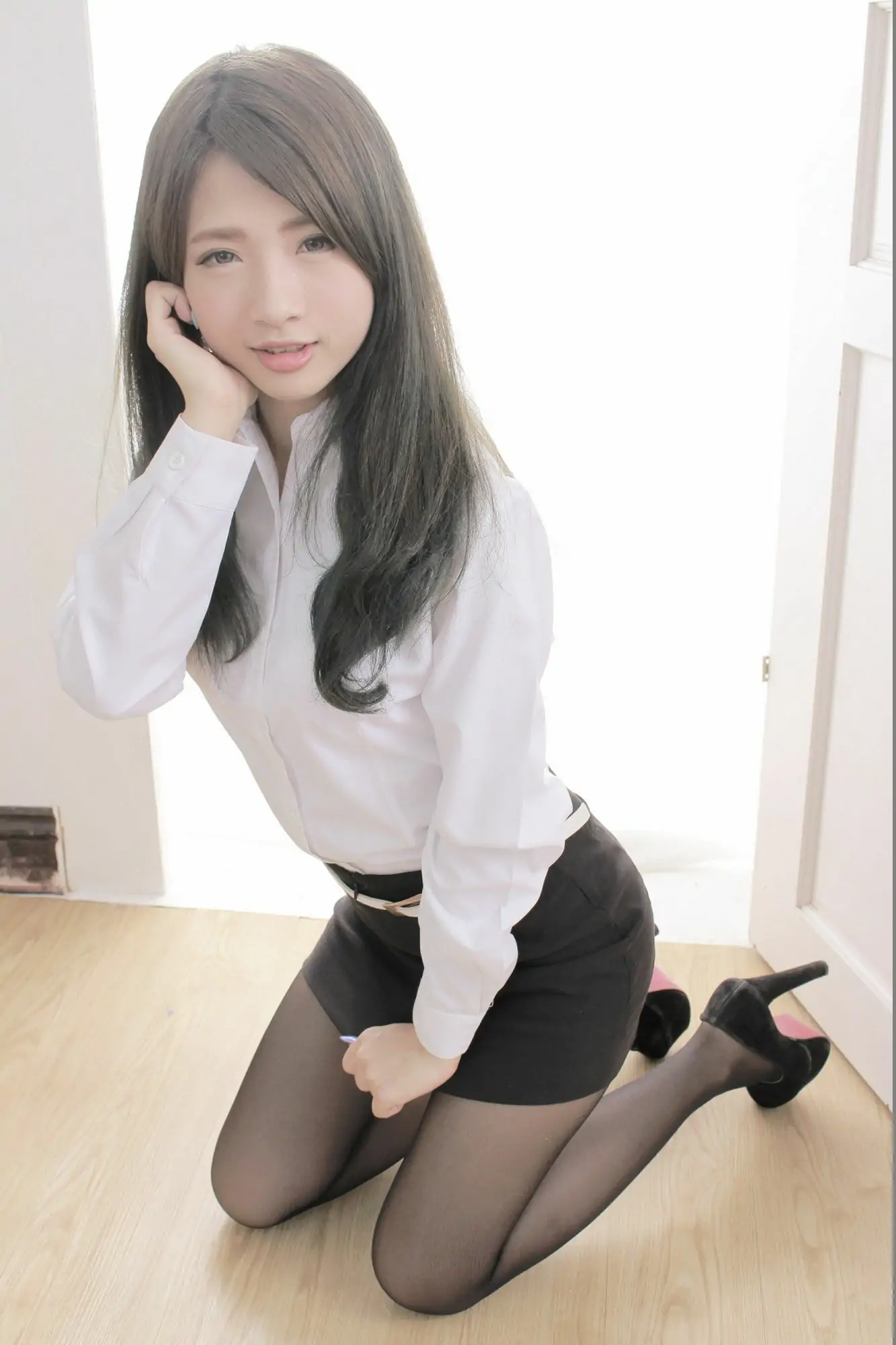 [臺灣正妹] 胡安綺 – 米果OL棚拍