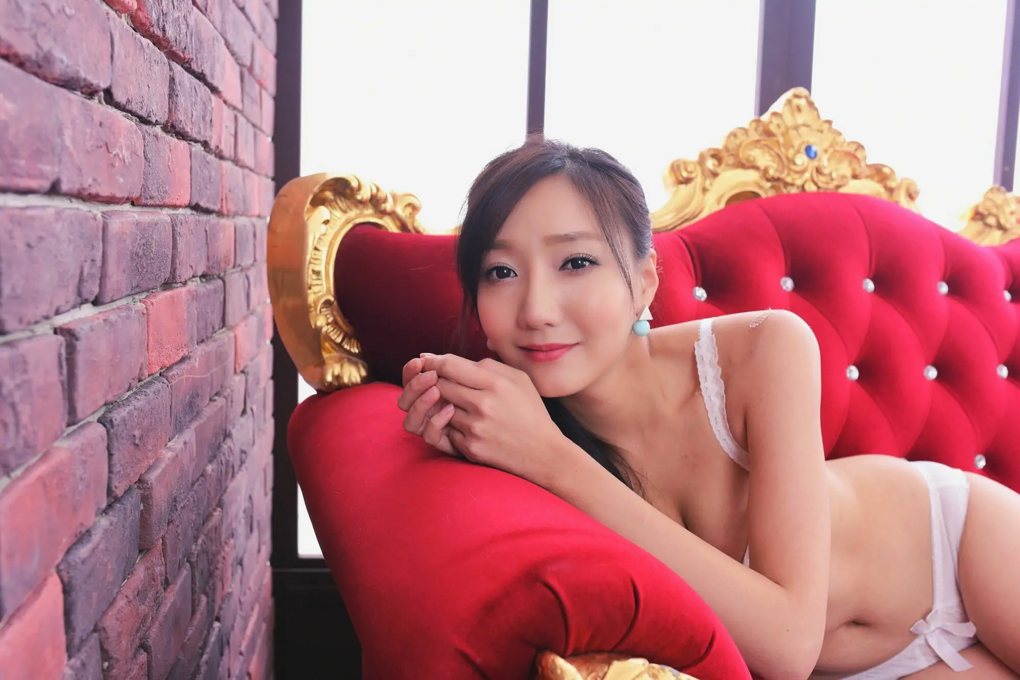 [臺灣正妹] Tina逸婕 – 性感內衣秀