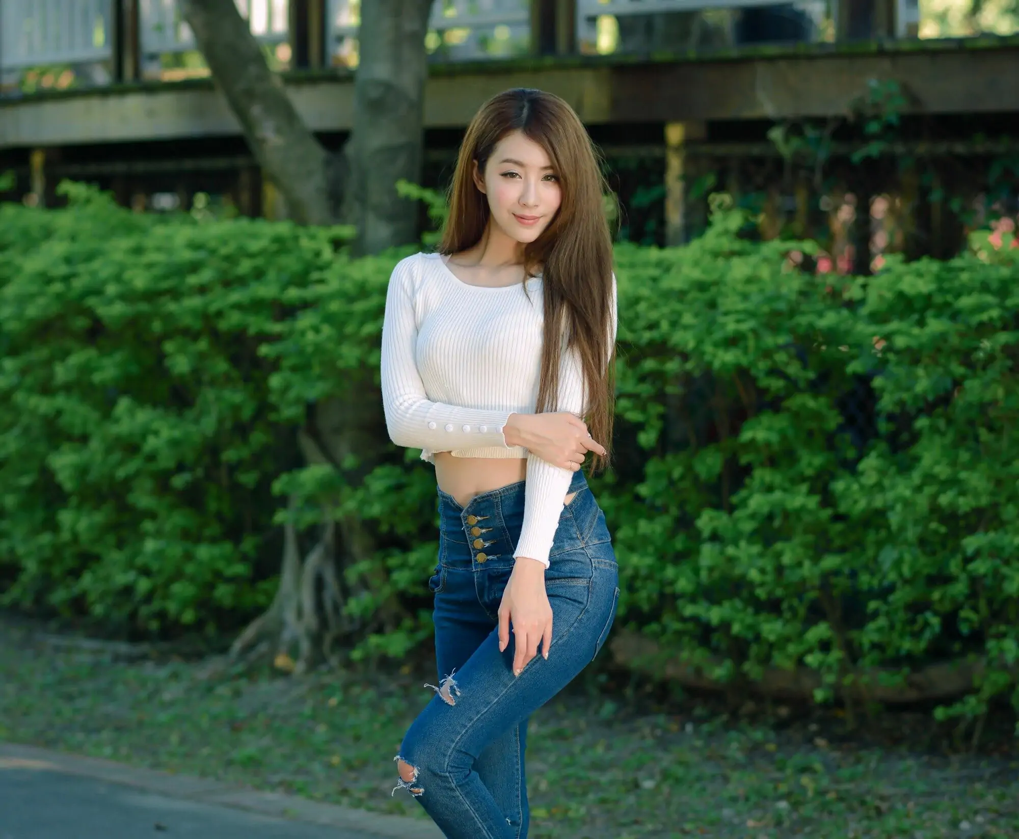 [臺灣嫩模] 夏晴Miso《公園牛仔緊身褲美腿》