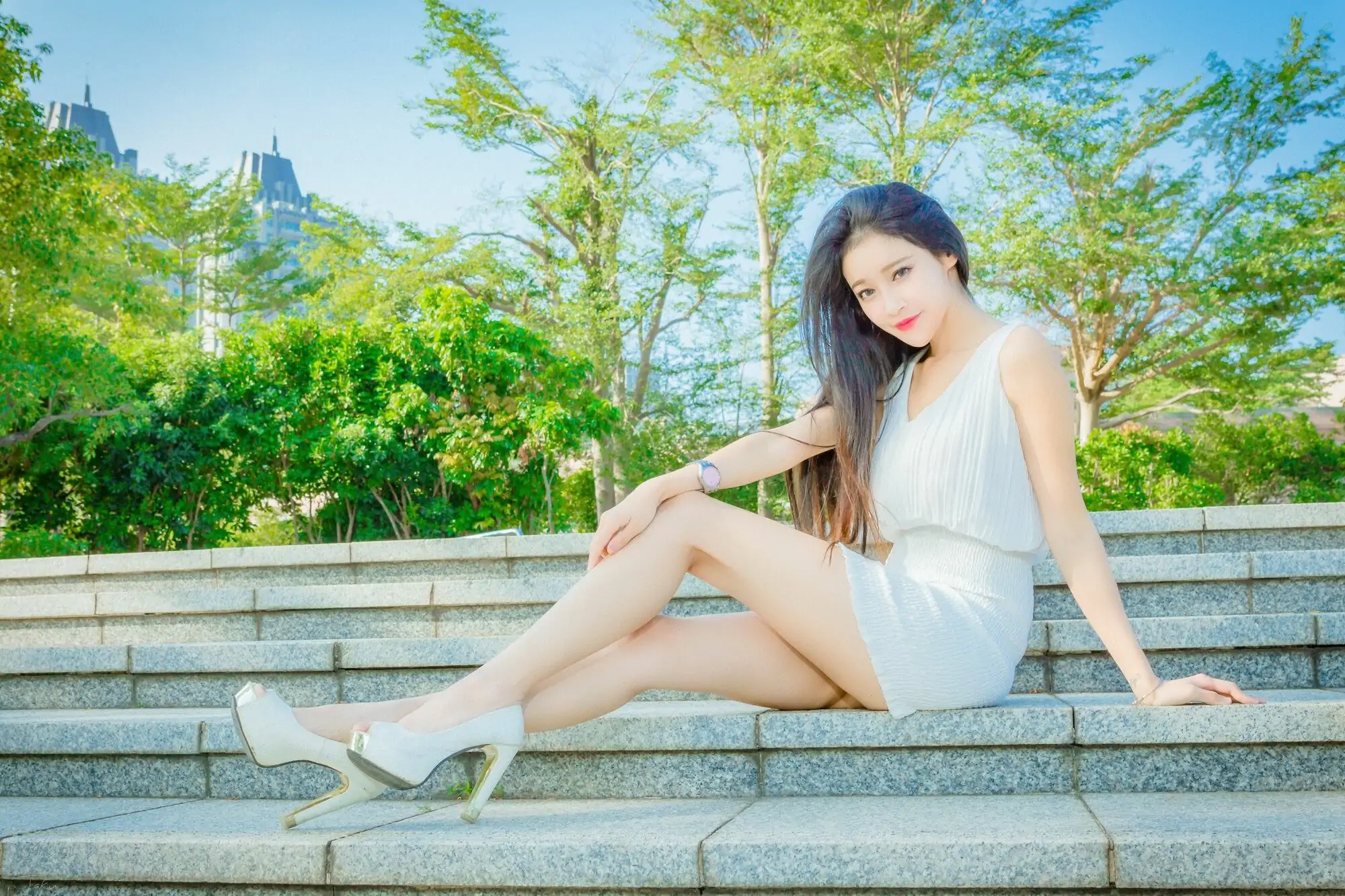 [臺灣網紅美女] 詹艾葳Avril《黑白雙色女神街拍》