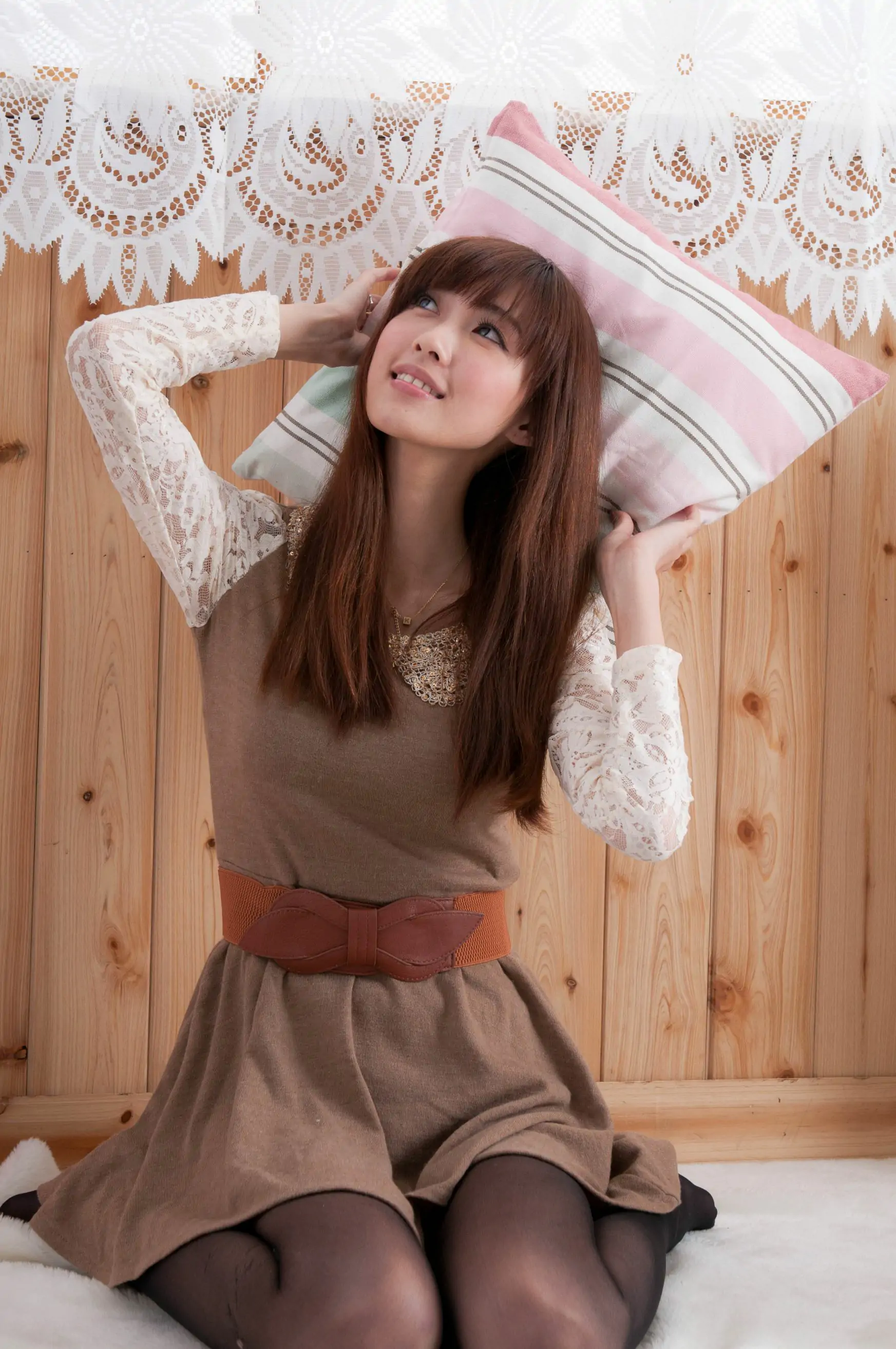 臺灣女神Kila晶晶《居傢黑絲甜妹子》