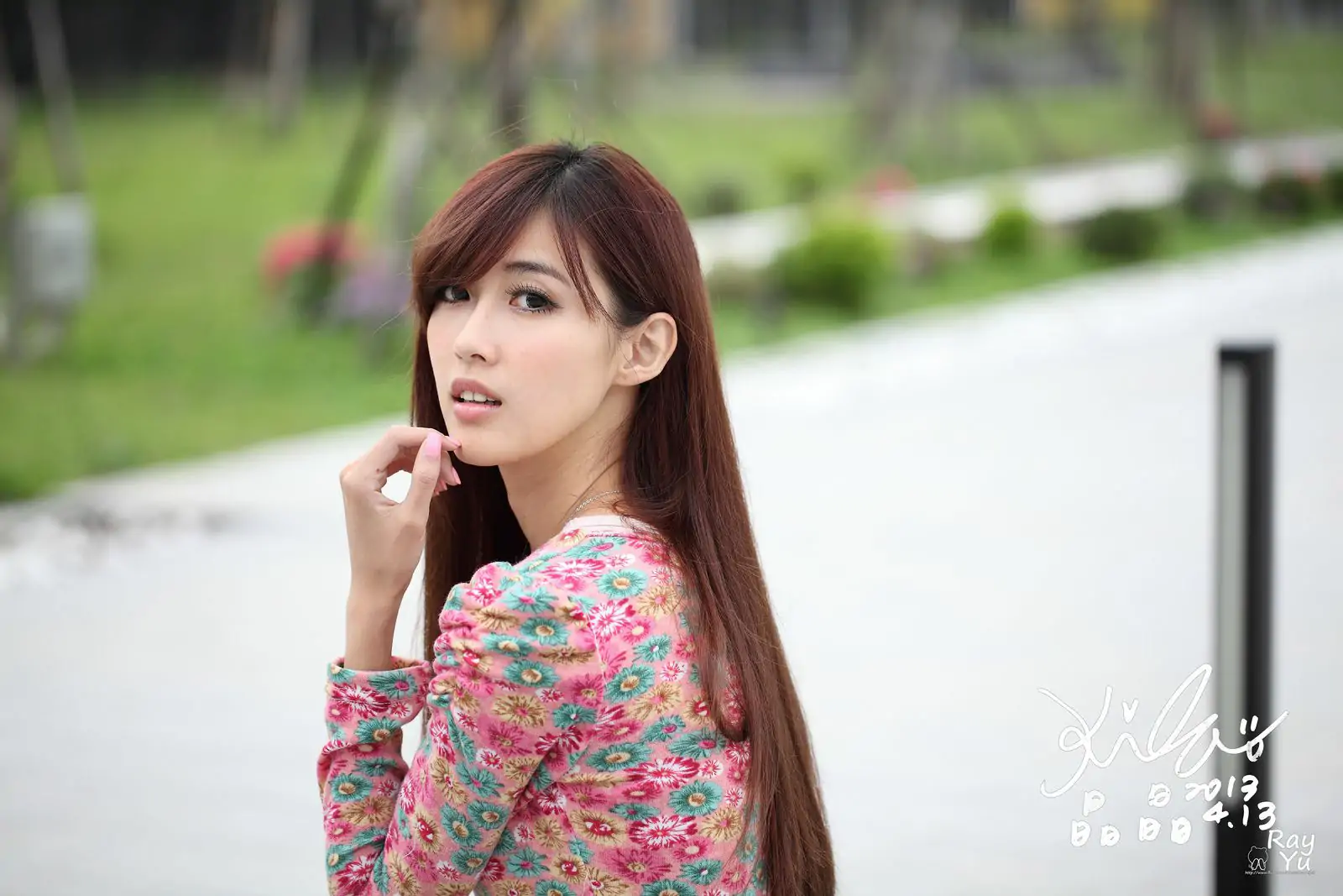 臺灣美女廖挺伶\/Kila晶晶《花色超短裙街拍》