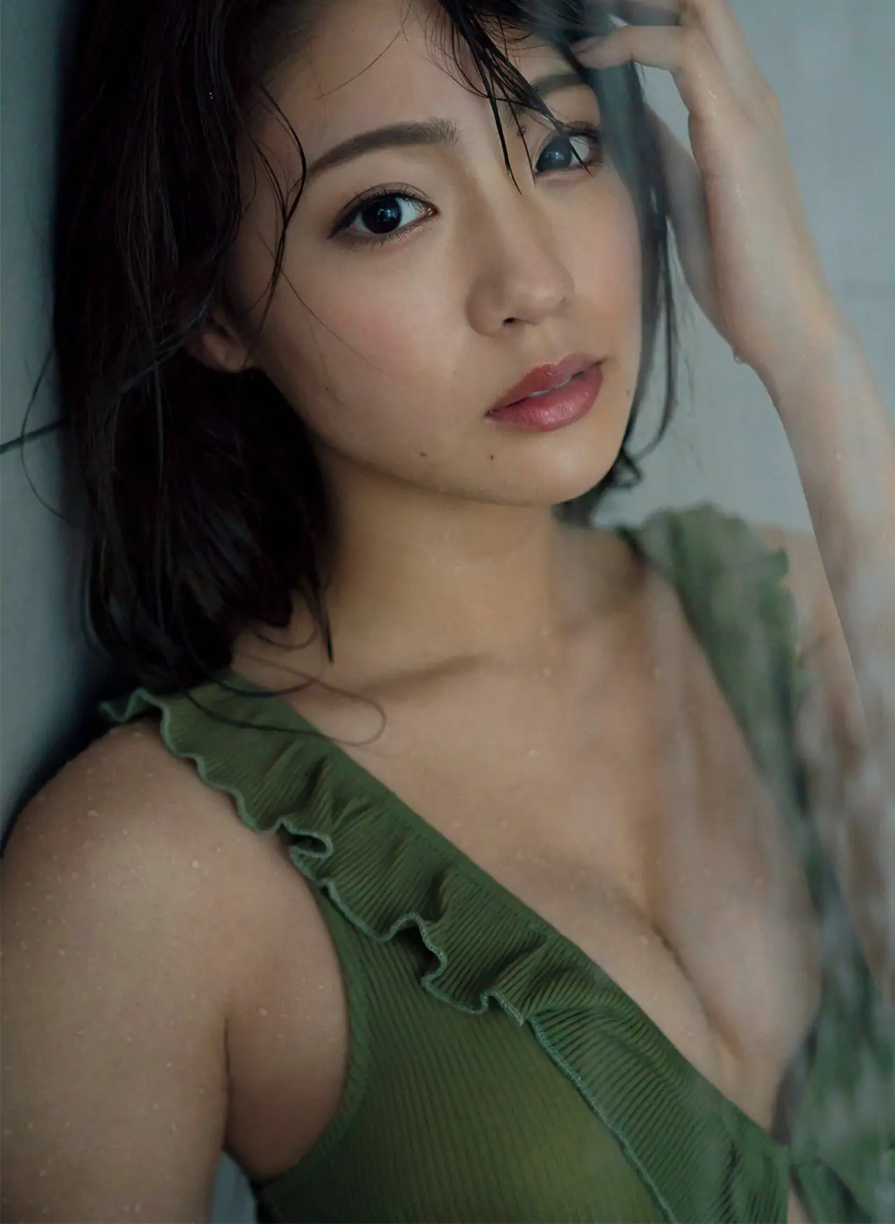 [FRIDAY] 2018.10.26 志田友美 夢みるアト?レセンス ヒ?キニて?魅せた「最強美腳」