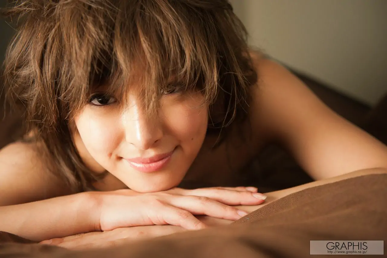 Nana Ninomiya 二宮ナナ [Graphis] First Gravure 初脫ぎ娘