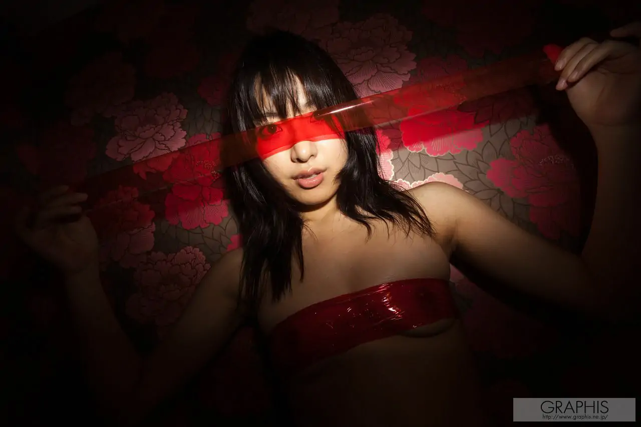 由愛可奈《The More Radical》 [Graphis] Gals