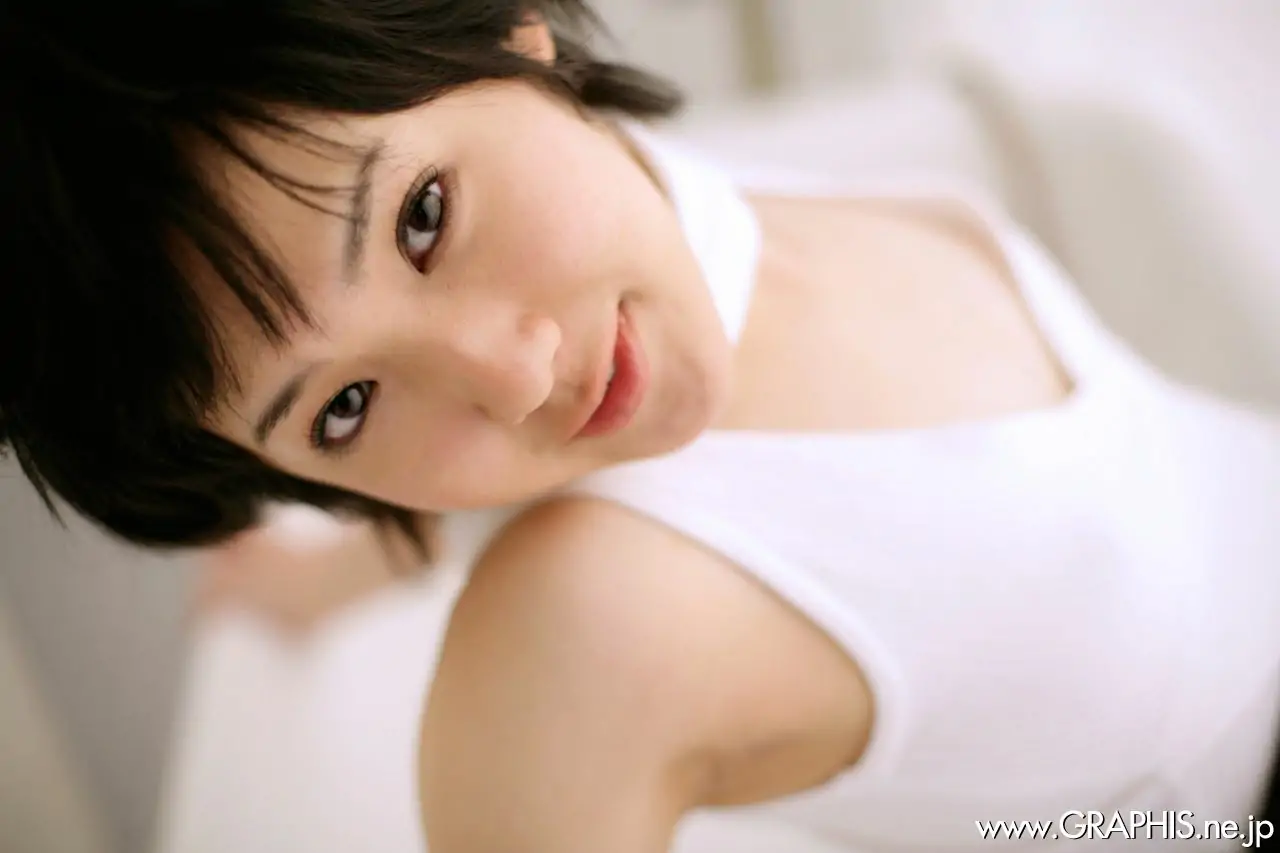 Uran Minami 南優蘭 [Graphis] First Gravure 初脫ぎ娘